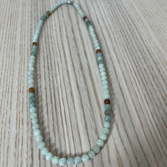 Elegant Jade Beaded Necklace - Picture 1 of 2